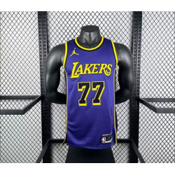 Lakers Dončić 77