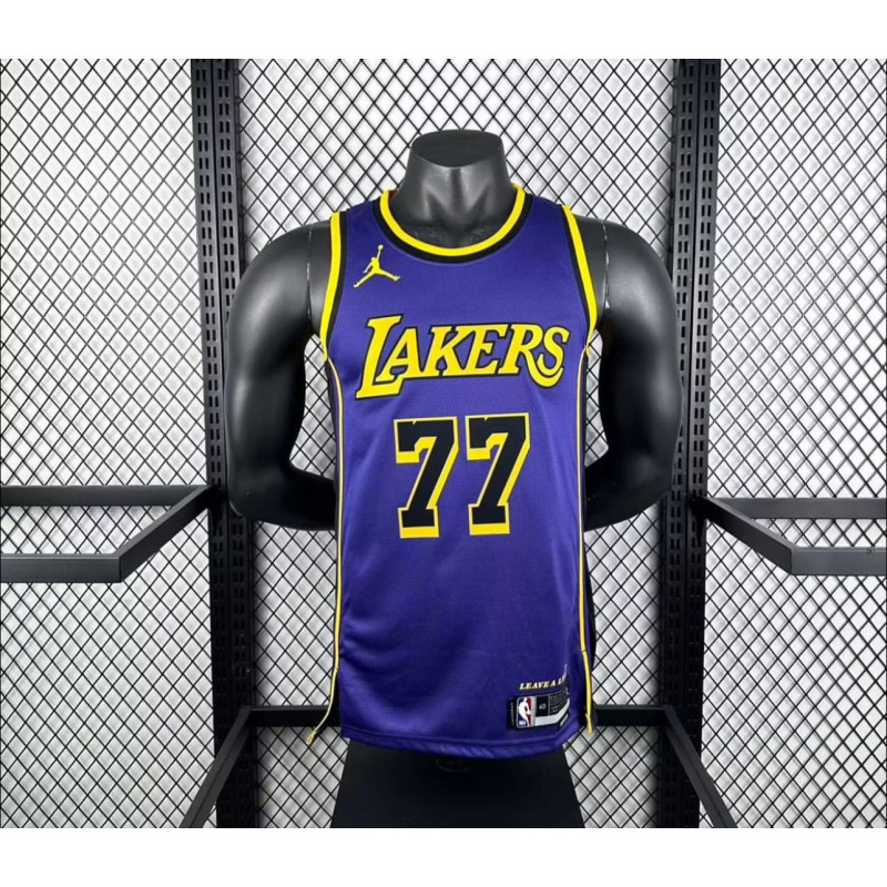Lakers Dončić 77