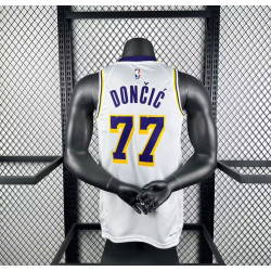 Lakers Dončić 77